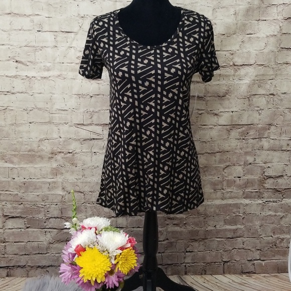 LuLaRoe Tops - 💰Sold Local💰 LuLaRoe Classic T Shirt